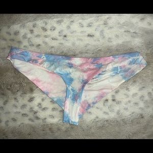 Frankie’s M bottom